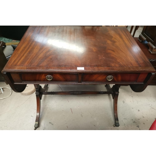 522 - A reproduction coffee table with 2 drawers, drop leaves, on turned central support, 33