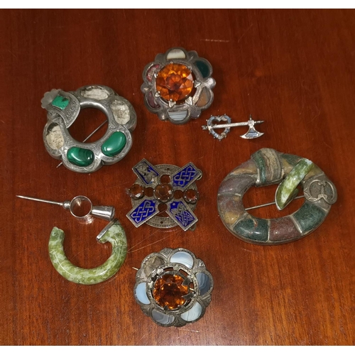 341 - A selection of items of Scottish jewellery (a.f.)