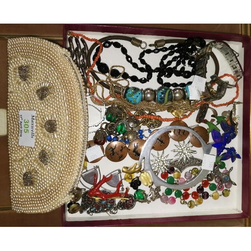 305 - A beadwork evening bag and costume jewellery