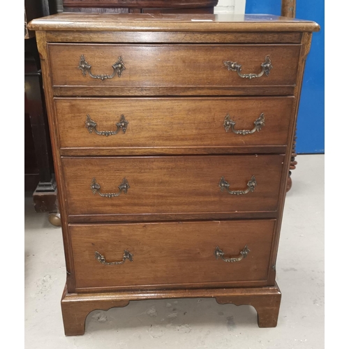 613 - An Edwardian small chest with 4 graduated drawers