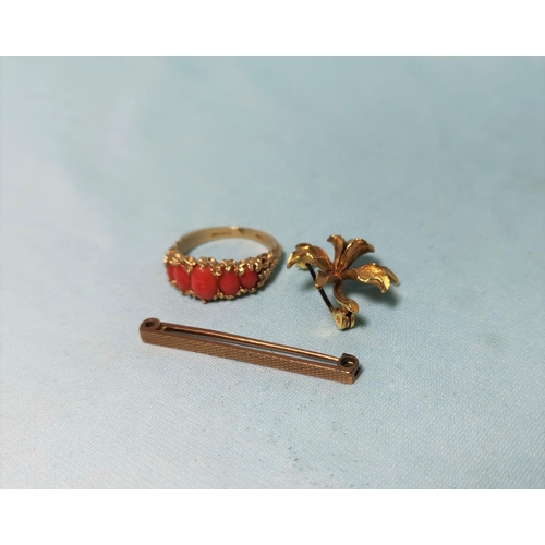 289 - A 9 carat gold flowerhead brooch; a 9 carat gold dress ring; a bar brooch stamped '9CT', 8.2 gm gros... 