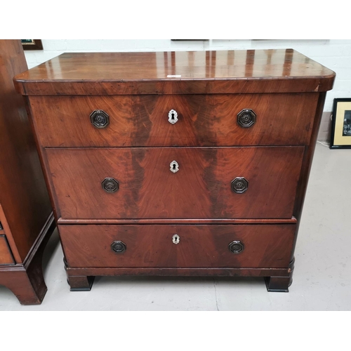 557 - A 19th century continental figured  mahogany chest of 3 drawers, Biedermeier period, 36