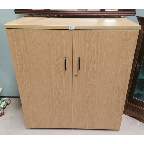 572 - A 2 door side cabinet in oak effect