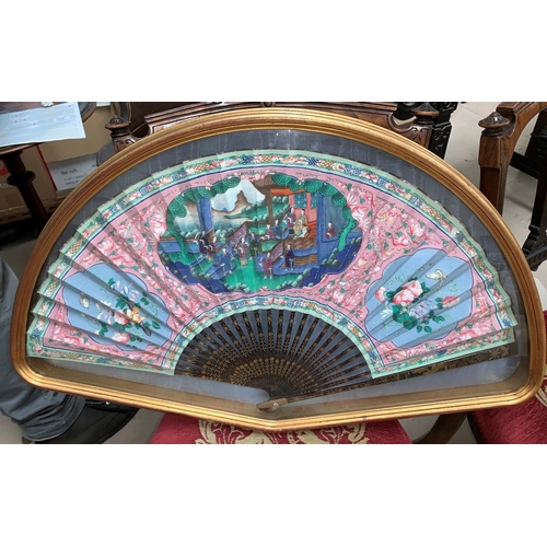 234 - A 19th century Chinese Canton fan hand painted with traditional scenes and flowers in gilt and lacqu... 