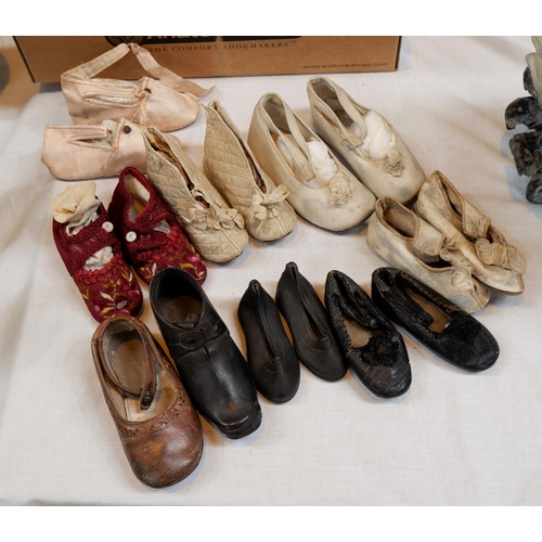 515 - A selection of vintage material and children's leather shoes