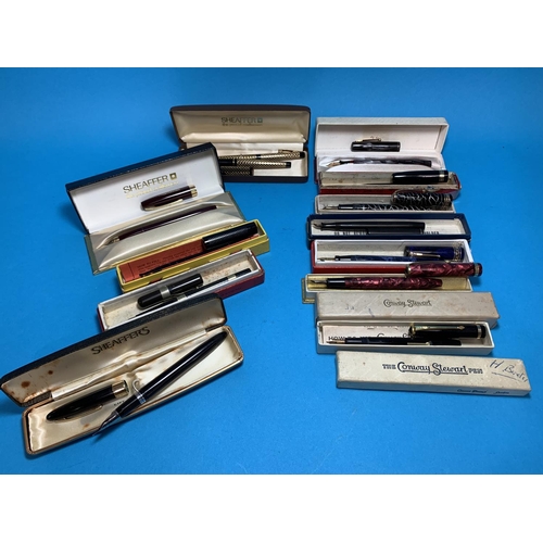 206 - 11 boxed vintage fountain pens including The Blackbird, Conway Stuart, Swan, Watermans, etc and a Sh... 