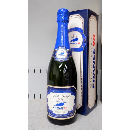236 - A bottle of Champagne France World Cup 1998, boxed