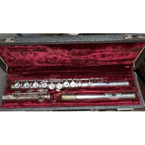 533A - A cased 3 sectional silver plated flute by Whitehall