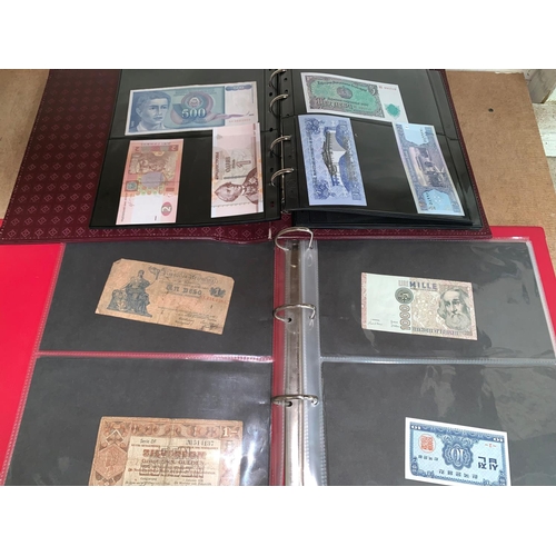 321 - 2 albums of World bank notes