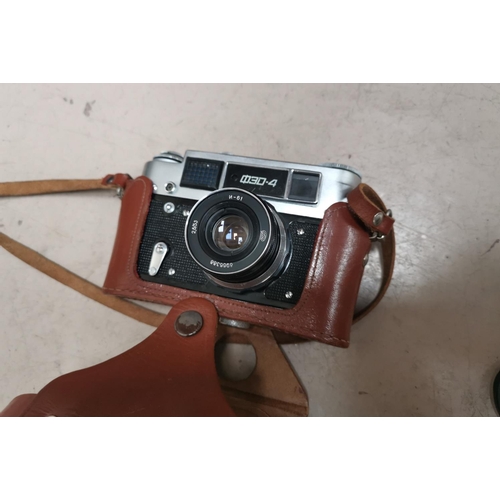 556A - A USSR made West German vintage camera  in leather carry c ase with lens attachment