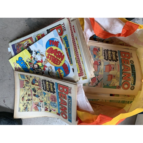 770 - A large collection of Beano comics, 1970's etc