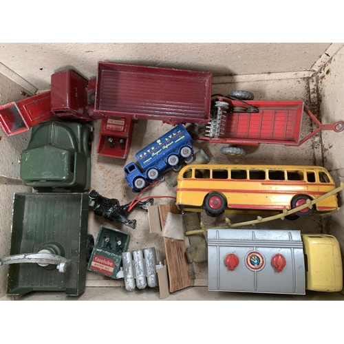 778 - A selection of unboxed diecast vehicles including Corgi etc; a part complete boxed set Dinky toys 77... 