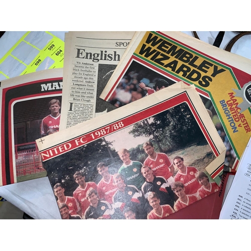 621 - A collection of MUFC ephemera including newspaper articles etc.