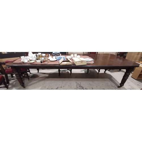 579 - A Victorian oak dining table, length 9'6