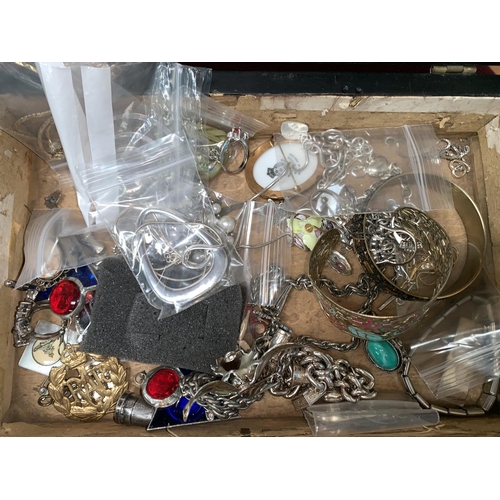 326 - A selection of costume jewellery in lacquer box; 2 baskets; various dolls and badges