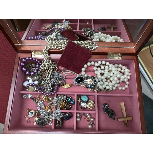 328 - A selection of costume jewellery