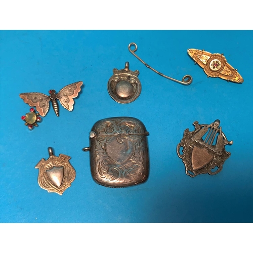 336 - A silver vesta case, Birmingham; a silver cricket trophy fob; 2 others; a 9 carat gold brooch; anoth... 