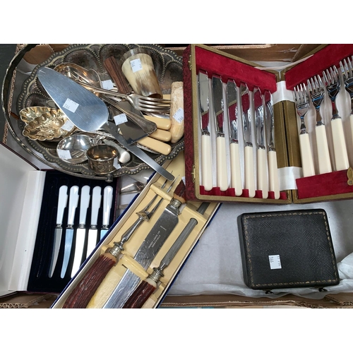 366 - A selection of boxed and loose cutlery
