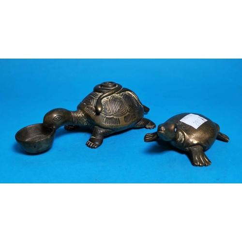 285A - A Chinese bronze tortoise with snake on its back, 5.25