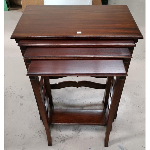 557a - A mahogany nest of 'quartetto' nest of tables with rectangular tops