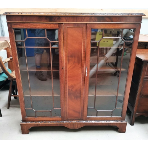 625 - A mahogany display cabinet with double astral glazed doors