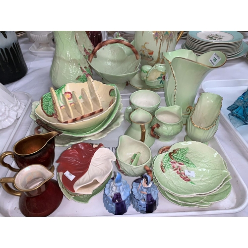 186 - Approximately 25 items of Carltonware:  green leaf patter;  Rouge Royale; etc.