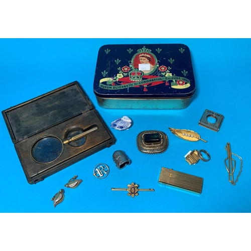 342 - A ladies 18 carat watch case, 2 gm (a.f.); a Victorian brooch; costume jewellery and collectables