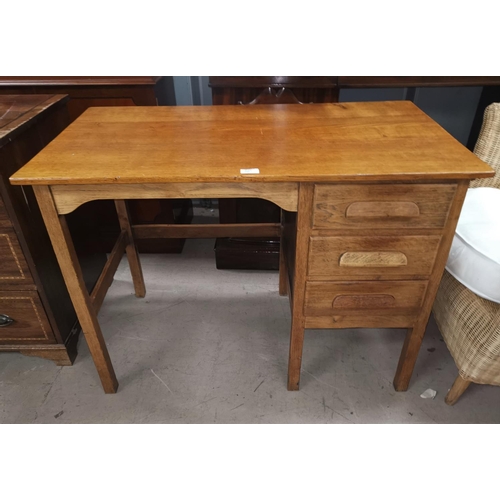 507 - A 1930's oak kneehole desk with single pedestal