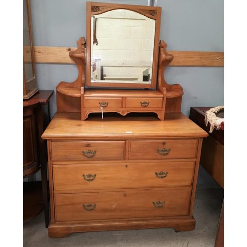 628 - An Edwardian satin walnut dressing table of 2 long, 2 short and 2 jewellery drawers