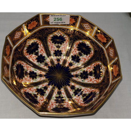 256 - An octagonal Royal Crown Derby Japan pattern fruit bowl