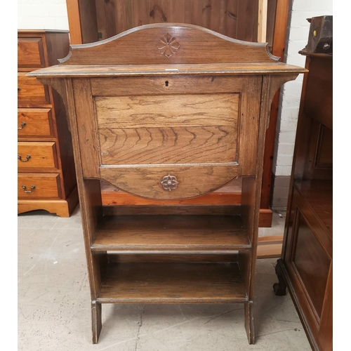 539A - An oak Arts & Crafts secretaire with fall front and 2 drawers under