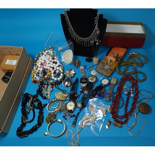 316 - A selection of vintage watches and costume jewellery