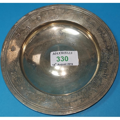 330 - A hallmarked silver circular dish with inscription from Yehudi Menuhin, London 1963, 6 oz
