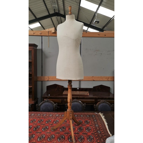 443 - A Victorian free standing tailor's dummy