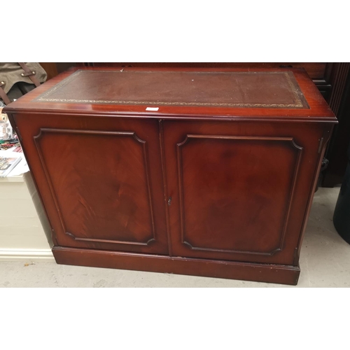 617 - A mahogany reproduction 2 door stereo cabinet

NO BIDS SOLD WITH NEXT LOT