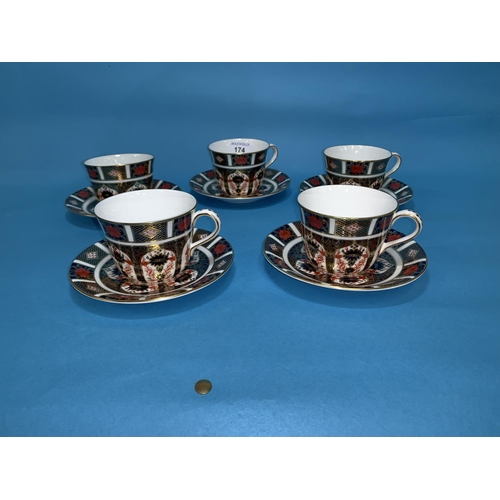 174 - A Royal Crown Derby set of 5 Japan pattern tea cups and saucers