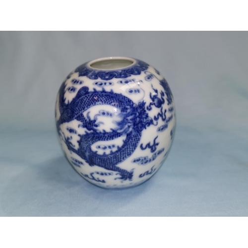 238b - Three pieces of 19th century Chinese blue & white, a small bowl and 2 similar vases decorated with d... 