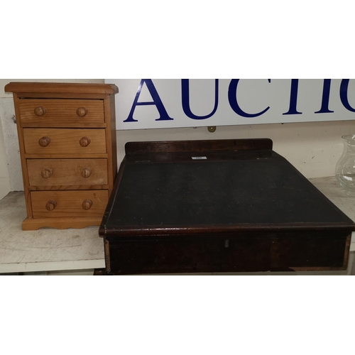 486 - A late Georgian clerk's desk in mahogany and oak, interior fitted 2 drawers, 17