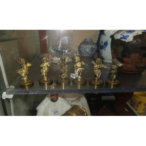 534 - A miniature 6 piece musical band in the form of cast brass cherubs