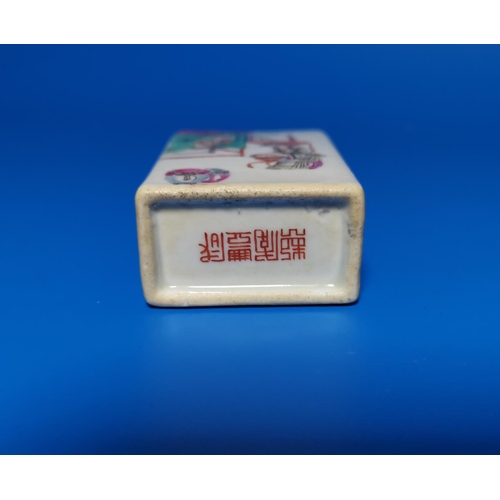 159A - A Chinese porcelain rectangular snuff bottle with mark to base