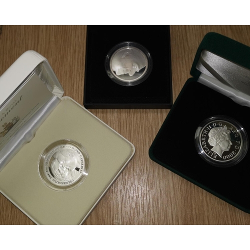 396 - GB: The Queen Mother Centenary Year, silver Piedfort crown cased, 2 other Royal commemorative silver... 