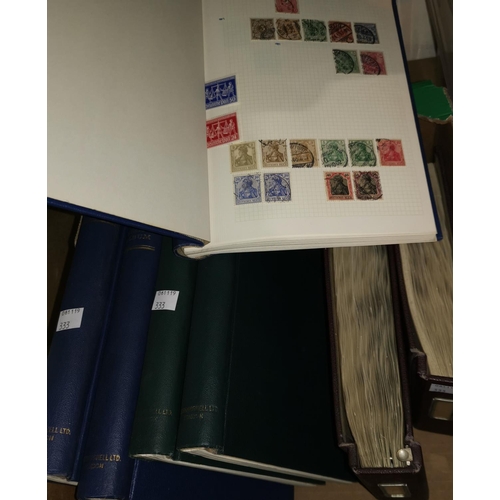 333 - A World collection of stamps in looseleaf albums