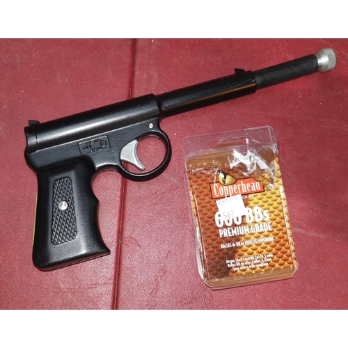 562 - A GAT 4.5mm air pistol