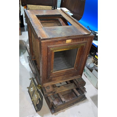 757A - A late 19th / early 20th century large oak framed studio camera bearing French label Fabricants Brev... 