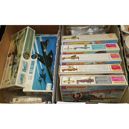 815 - 5 vintage Matchbox WWII aeroplane model kits in original boxes; 3 Airfix model kits boxed etc