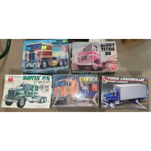 831 - Five American AMT plastic construction kits of lorries and trailers
