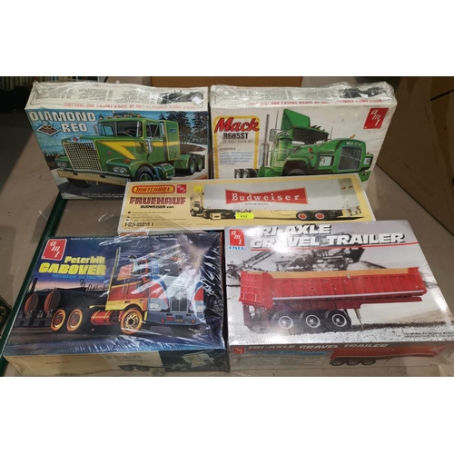 832 - Five American AMT plastic construction kits of lorries and trailers