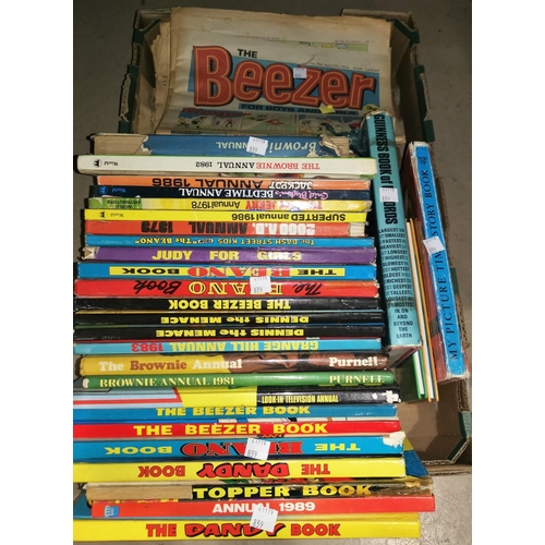 839 - A selection of BEEZER comics and various kids annuals