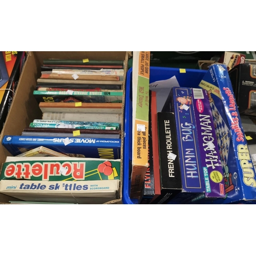 846 - A selection of vintage children's games & annuals etc
