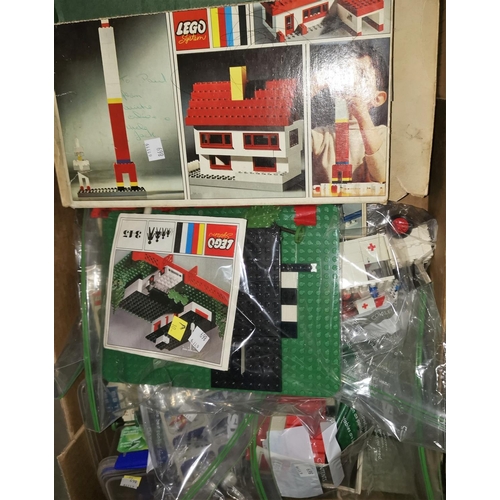 869 - A large selection of 1960's Lego including boxed sets and loose